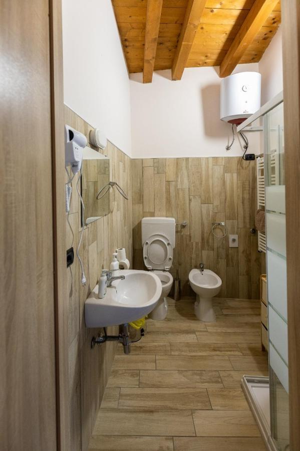 Angolo Nascosto Apartments San Fiorano Luaran gambar